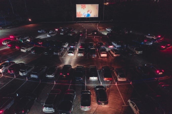 Hạ Long Drive in car park (2)