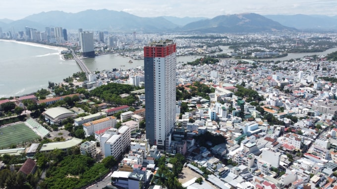 Không phải ngẫu nhiên mà những phi vụ thâu tóm đất vàng, đất công, các vụ vi phạm đất đai lại diễn ra phổ biến ở những thành phố lớn?