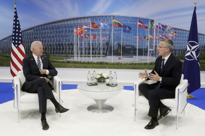 Tổng thống Hoa Kỳ Joe Biden gặp Tổng thư ký NATO Jens Stoltenberg trong hội nghị thượng đỉnh NATO, tại trụ sở của Liên minh ở Brussels, Bỉ, ngày 14 tháng 6 năm 2021 - Ảnh: Stephanie Lecocq