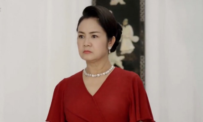 Vai bà Bạch Cúc gần đây khiến Thu Hà một lần nữa tỏa sáng.