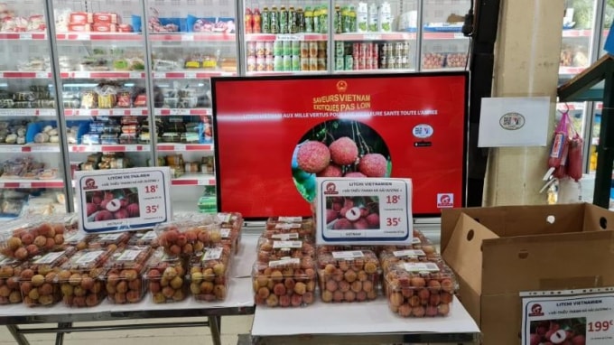 Nhiều khách hàng, nhất là người Việt sẵn sàng bỏ ra 2,5 triệu đồng, mua tới 5kg cho cả gia đình và làm quà cho bạn bè người Pháp.