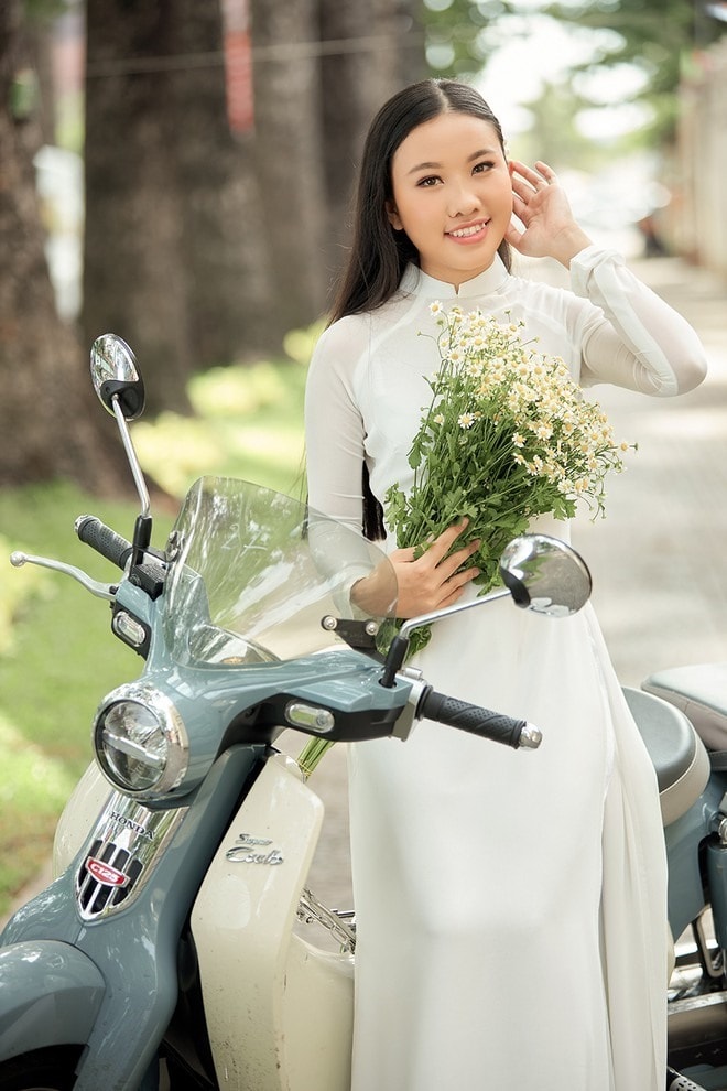 Thiêng Ngân trở lại
