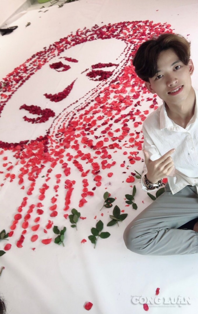 Tranh ca sĩ Rose (nhóm nhạc Black Pink) bằng hoa hồng