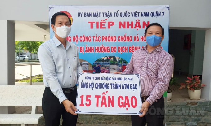 Công ty Hưng Lộc Phát ủng hộ 15 tấn gạo cho chương trình