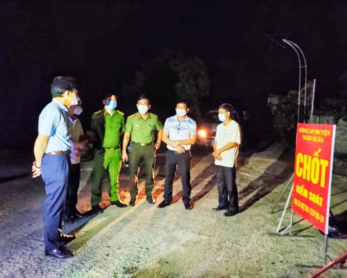 Lãnh đạo huyện Nghi Xuân đã xuống chỉ đạo kiểm tra công tác phòng chống dịch tại xã Xuân Viên