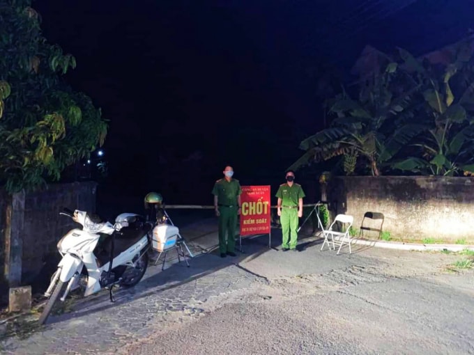 Lực lượng chức năng đã lập 8 chốt kiểm soát tại khu vực phong tỏa.
