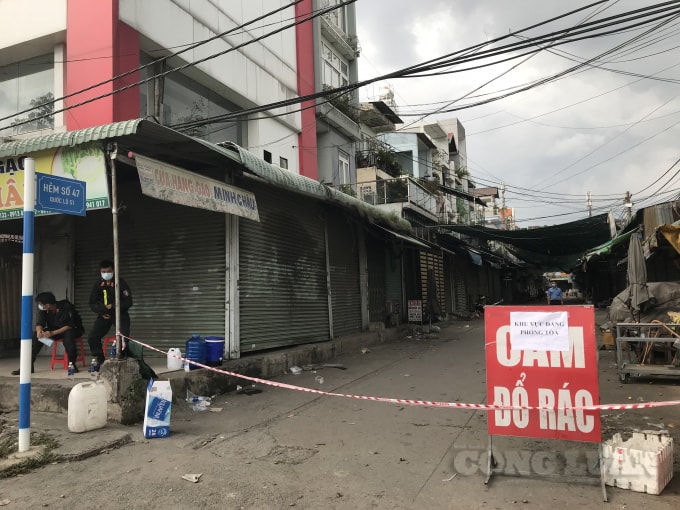 Một khu vực chợ bị phong tỏa