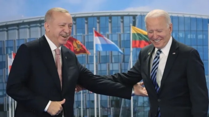 Tổng thống Thổ Nhĩ Kỳ Tayyip Erdogan gặp Tổng thống Mỹ Joe Biden bên lề hội nghị thượng đỉnh NATO tại Brussels vào ngày 14 tháng 6. © Reuters