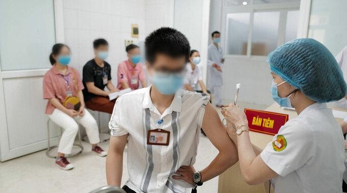 Hình ảnh người tình nguyện tiêm thử nghiệm vaccine Nanocovax tại Học viện Quân y, ngày 11/6. Ảnh: vnexpress.vn