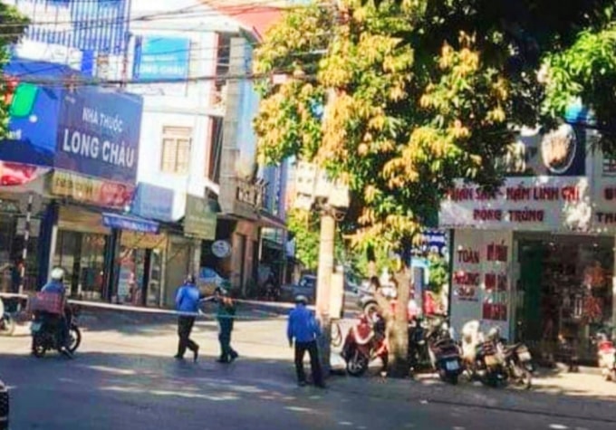 Lực lượng chức năng Nghệ An phong tỏa khu vực có bệnh nhân mắc Covid-19