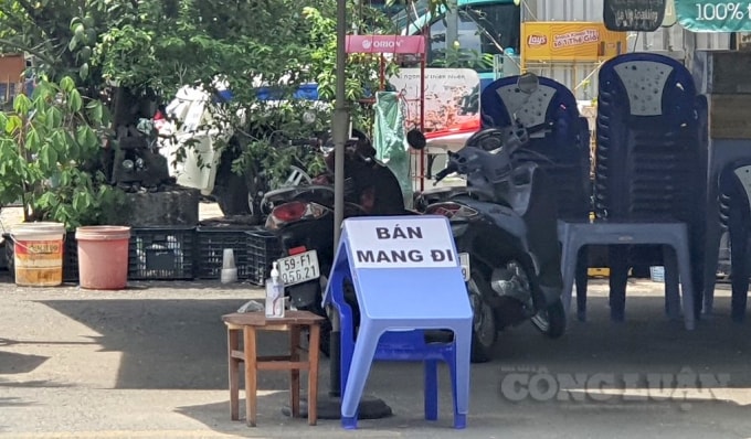 Hàng cà phê dựng thông báo, 