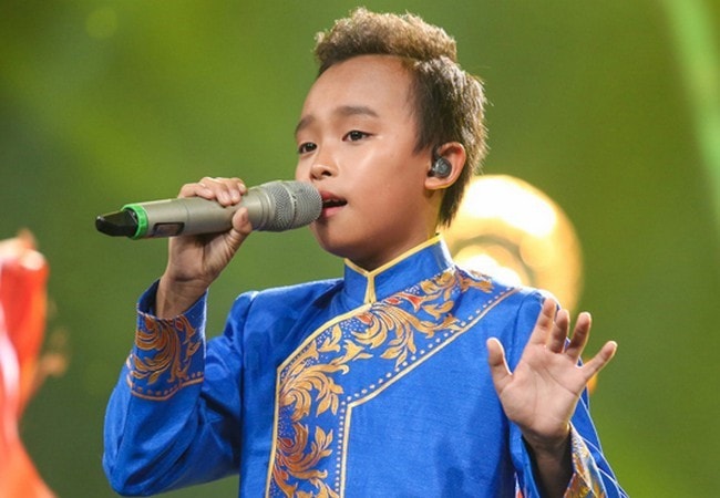 Hình ảnh cậu bé thuần nông đi hát ở Vietnam Idol Kids 2021 đã khiến nhiều người xúc động.