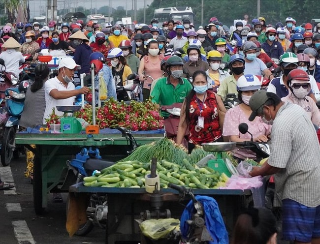 TP.HCM yêu cầu dẹp bỏ toàn bộ các chợ tự phát để phòng Covid-19. Ảnh: danviet.vn