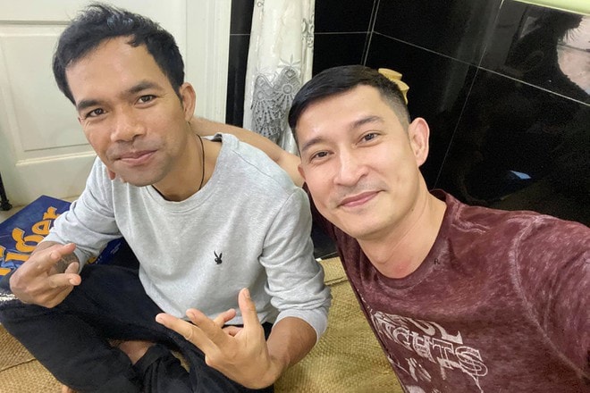 Diễn viên Huy Khánh từng đến thăm nhà và hiểu thêm về cuộc sống làm nông của Ya Suy.