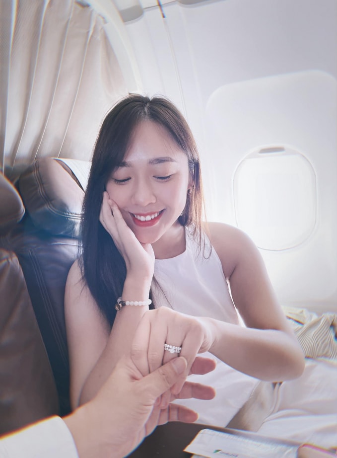 Hà My khoe ảnh được cầu hôn. Ảnh: NVCC.