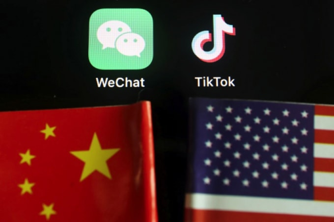 WeChat, TikTok và tám ứng dụng khác được chính quyền Trump nhắm mục tiêu vào những tháng cuối cùng trong nhiệm kỳ của ông cũng đủ điều kiện để nhóm của Biden xem xét đưa vào lênh cấm mới. Ảnh: REUTERS / Florence Lo.
