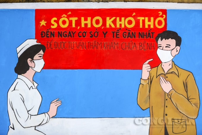Công trình dài gần 100m với 10 hình ảnh tuyên truyền khổ lớn về phòng chống dịch COVID-19.