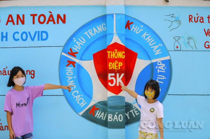 Thông điệp 5k của Bộ Y tế được vẽ lên tường nhắc nhở người dân ý thức hơn trong việc phòng dịch COVID-19.