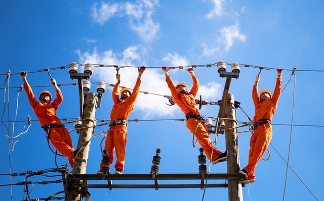 Do thời tiết nắng nóng đỉnh điểm, nên công suất tiêu thụ toàn quốc lần đầu tiên vượt qua ngưỡng 42.000 MW, thiết lập mức đỉnh kỷ lục mới với con số là 42.146 MW.