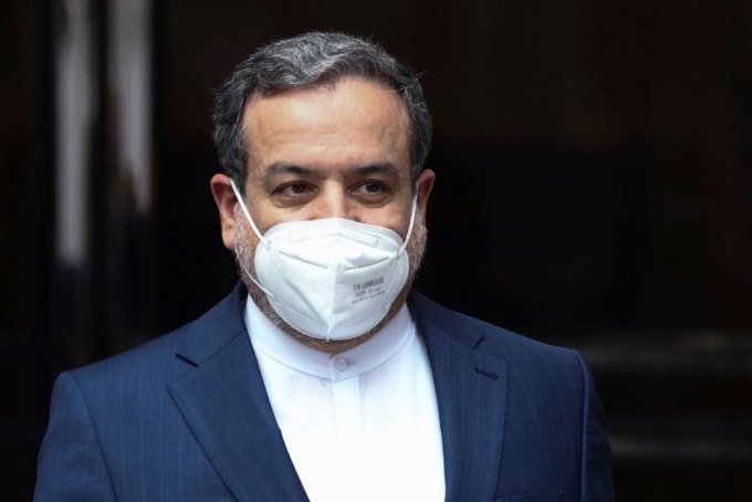Thứ trưởng Ngoại giao Iran, Abbas Araghchi, rời cuộc họp của Ủy ban Hỗn hợp về Kế hoạch Hành động Toàn diện Chung (JCPOA), tại Vienna, Áo, ngày 12 tháng 6 năm 2021 - Ảnh: REUTERS