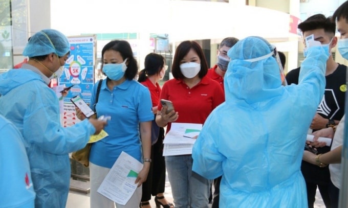 Petrovietnam và các đơn vị thành viên cũng đang chủ động phối hợp với các Bộ, ngành, cơ sở y tế, triển khai tiêm vắc-xin phòng Covid-19 cho toàn thể CBCNV trong Tập đoàn