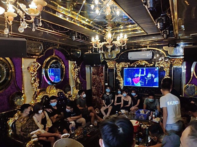 Các đối tượng tụ tập hát karaoke bị phát hiện.