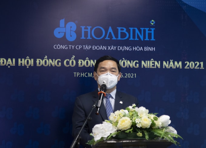 Ông Lê Viết Hải phát biểu tại ĐHĐCĐ 2021 của Tập đoàn Xây dựng Hoà Bình