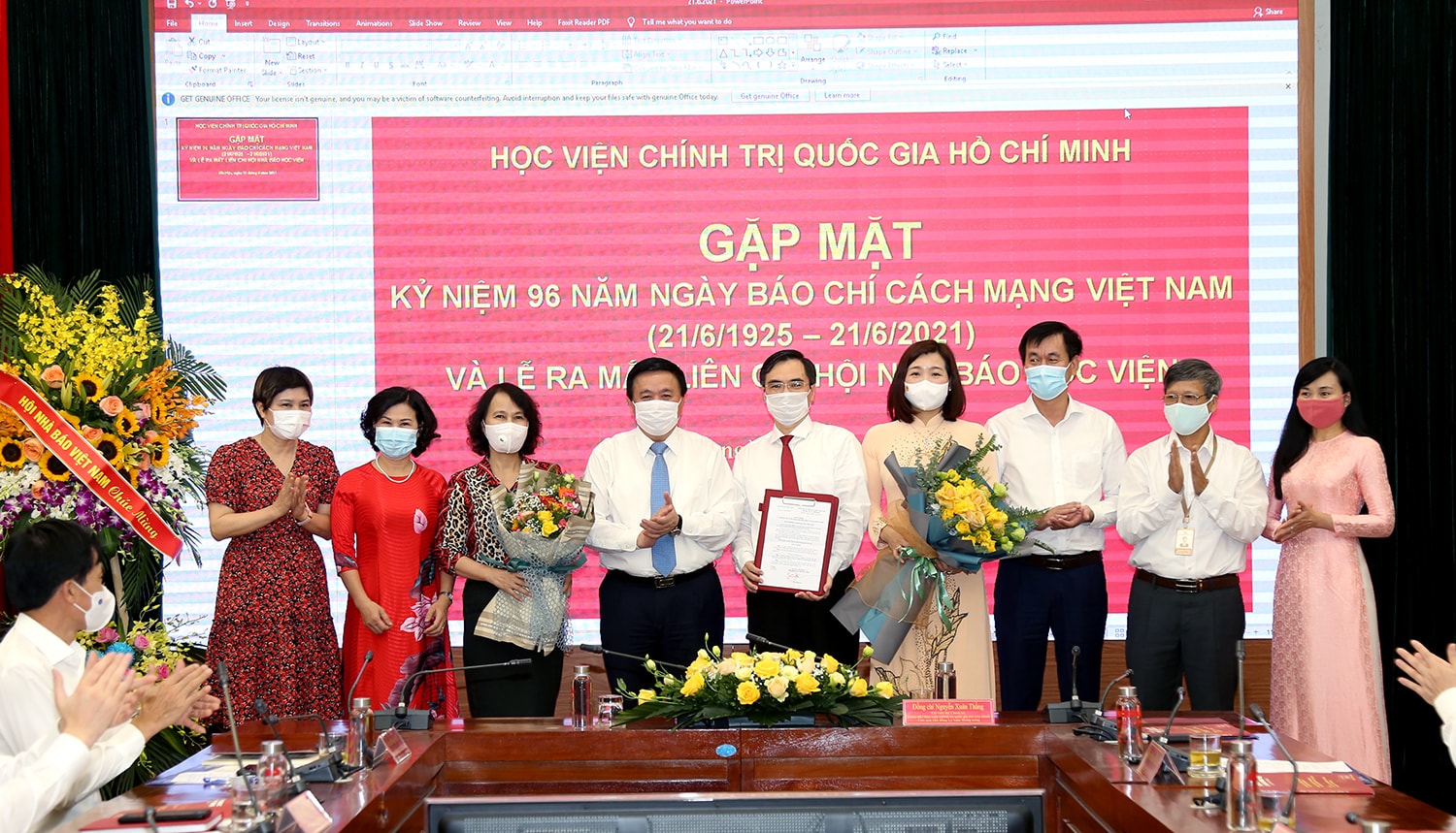 Ra mắt Ban Chấp hành lâm thời Liên chi hội Nhà báo Học viện. Ảnh: Đức Mạnh
