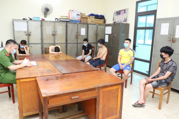 Các đối tượng tại cơ quan Công an.