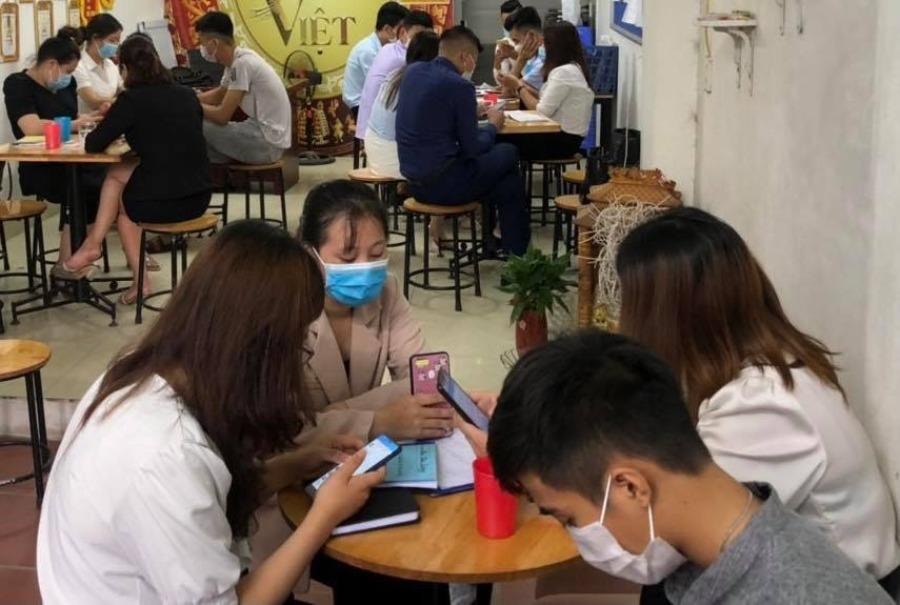 Tụ tập, không chấp hành các biện pháp phòng, chống dịch bệnh Covid-19 sẽ bị xử phạt nghiêm khắc. Ảnh: TL