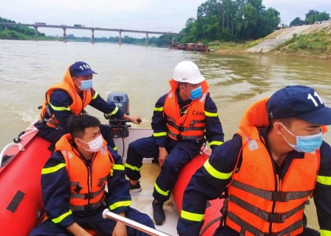 Lực lượng chức năng đang nỗ lực tìm kiếm