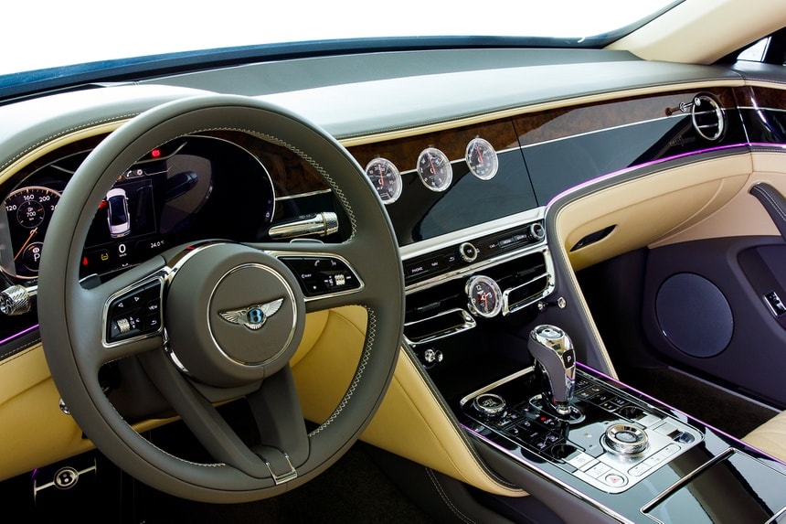 Bentley Flying Spur V8 2021. Ảnh: Bentley