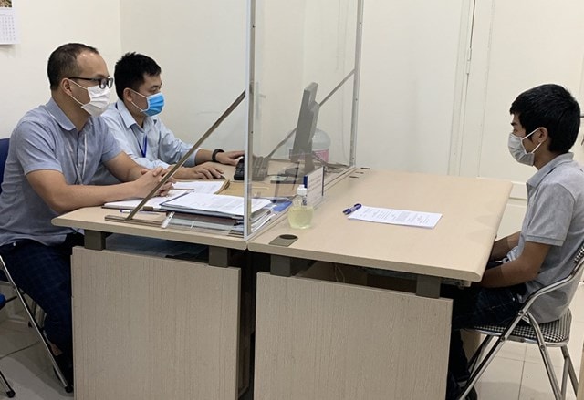 Thanh tra Sở Thông tin truyền thông làm việc với đơn vị vi phạm. Ảnh: daidoanket.vn