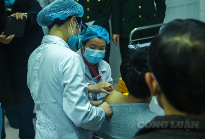 Hiện nay vắc xin Nanocovax đang trong quá trình thử nghiệm giai đoạn 3 (ảnh TL).
