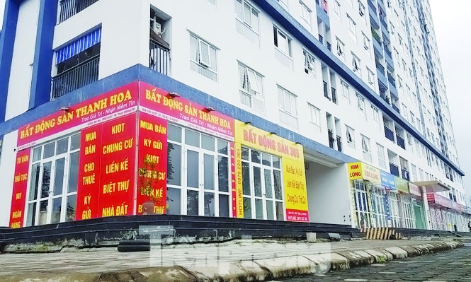 Nhiều sàn giao dịch BĐS hiện vẫn đóng cửa do thị trường khó khăn.