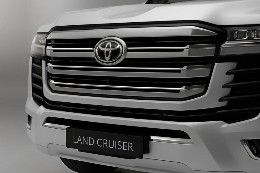 Toyota Land Cruiser 2002. Ảnh: The National News - NetCarShow