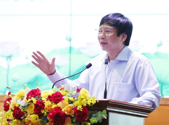 Phó Chủ tịch thường trực Hội Nhà báo Việt Nam Hồ Quang Lợi phát biểu tại Hội nghị. Ảnh: Trần Huấn
