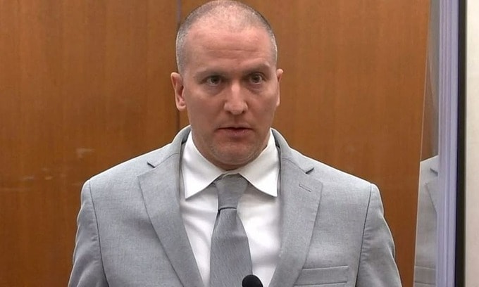 Derek Chauvin tại phiên tòa ở Minneapolis ngày 25/6 - Ảnh: AFP.