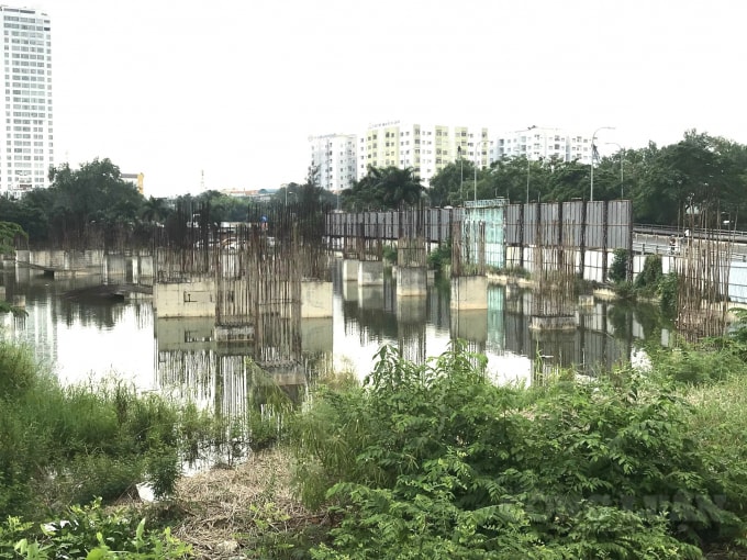 Từ năm 2011, dự án chung cư Vạn Hưng Phát được cho rằng đã “chết lâm sàng”, chỉ xây phần móng rồi