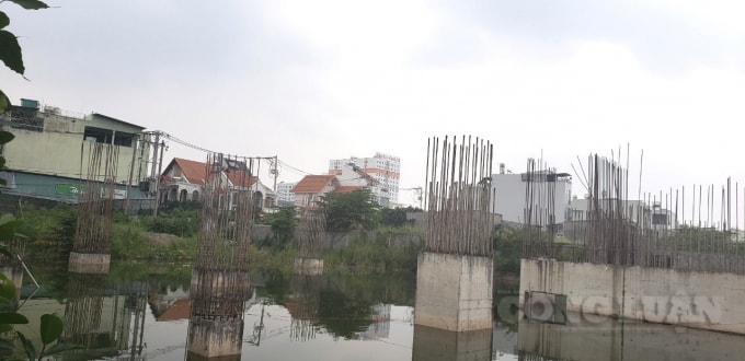 Ngoài ra, hồi năm 2018, Công ty Hưng An Điền mua lại dự án này thông qua đấu giá nợ xấu từ ngân hàng. Song, do Công ty Vạn Hưng Phát còn quá nhiều khoản nợ khác khiến dự án không thể tiếp tục triển khai.