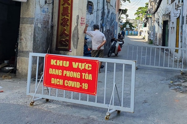 TP Biên Hòa phong tỏa một khu vực nơi ca nghi nhiễm đi đến. Ảnh: TTO