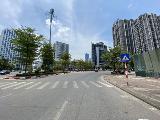 Khu phố tại quận Cầu Giấy rất khang trang hiện đại.