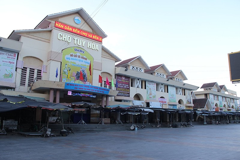 Chợ đầu mối Tuy Hòa (Phú Yên) tạm dừng hoạt động từ 16h ngày 28/6. Ảnh: plo.vn