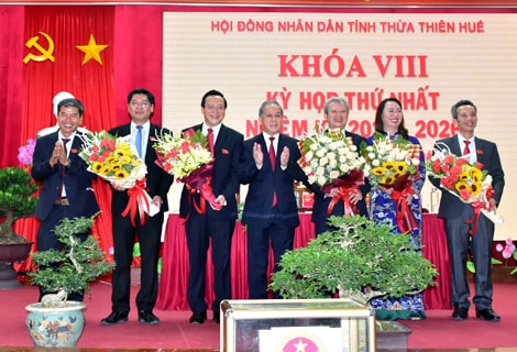 Ra mắt các chức danh do HĐND tỉnh Thừa Thiên Huế bầu.