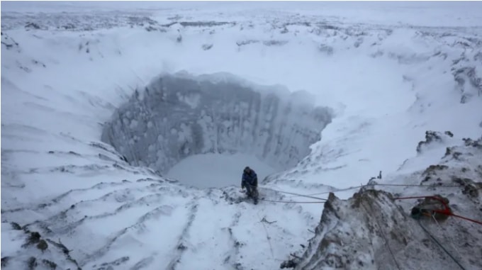 Những miệng núi lửa khổng lồ hình thành ở Siberia có liên quan đến các vụ phun trào khí dưới lòng đất thoát ra từ lớp băng vĩnh cửu đang suy yếu - Ảnh:Reuters