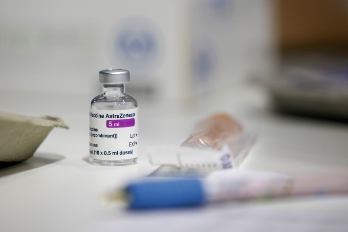 Vắc xin Covid-19 của AstraZeneca. Ảnh: AJ