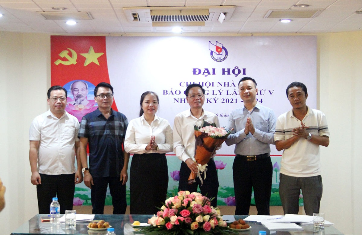 Ban Thư ký Chi hội Nhà báo Báo Công lý nhiệm kỳ 2021 – 2024 ra mắt Đại hội. Ảnh: Mai Đỉnh