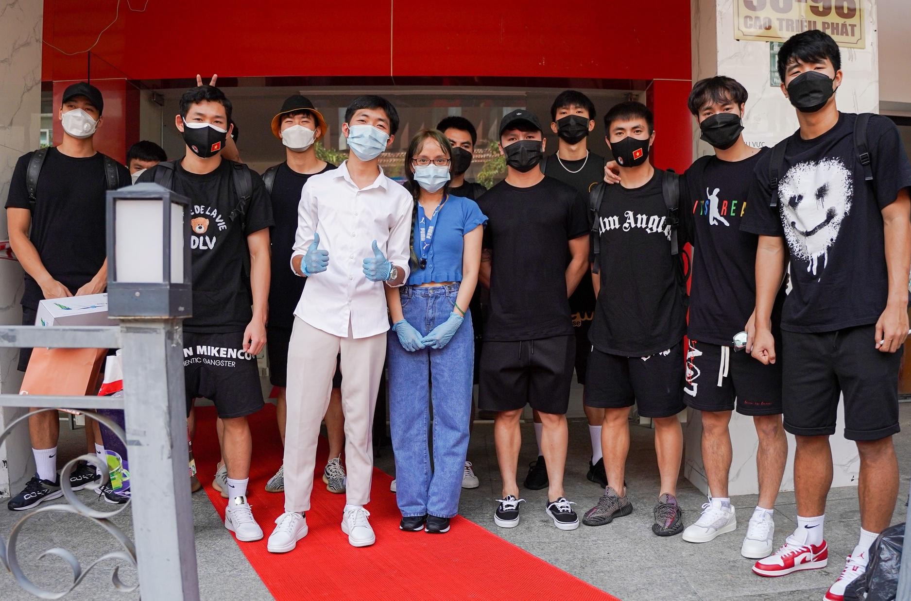 Hình ảnh các thành viên của đội tuyển quốc gia Việt Nam đã hoàn tất cách ly y tế ở TP.HCM, sau khi kết thúc vòng loại World Cup 2022 tại UAE trở về nước. Ảnh: Zingnews.vn
