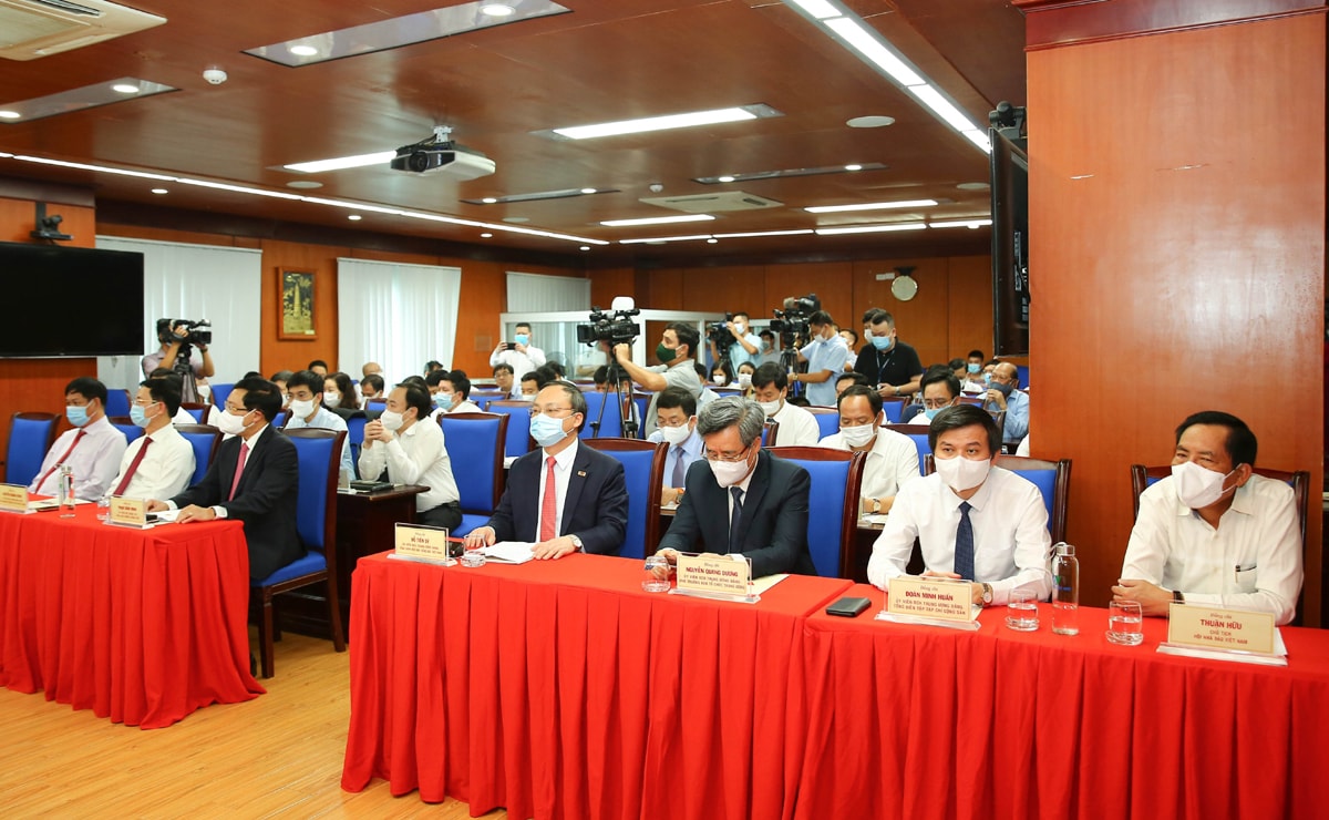 Các đại biểu dự lễ công bố quyết định bổ nhiệm ông Đỗ Tiến Sỹ giữ chức Tổng Giám đốc Đài Tiếng nói Việt Nam. Ảnh: Sơn Hải