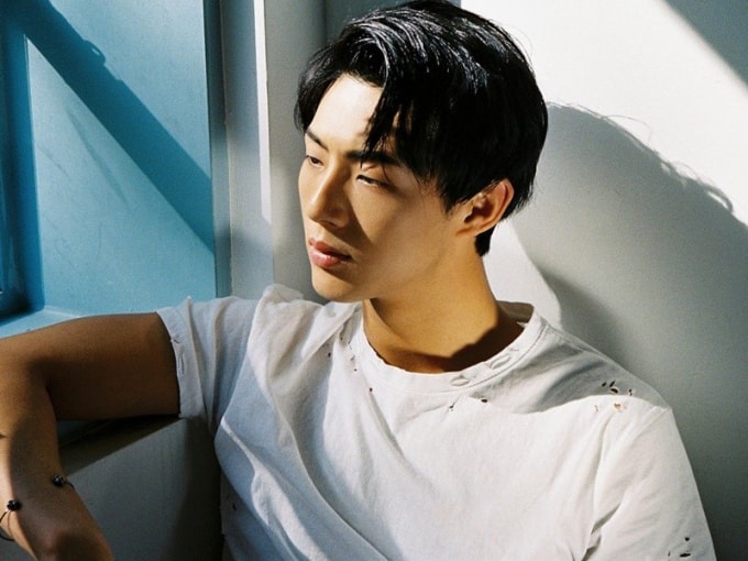 Loạt bê bối của Kim Ji Soo khiến anh phải rút lui khỏi làng giải trí và nhập ngũ.
